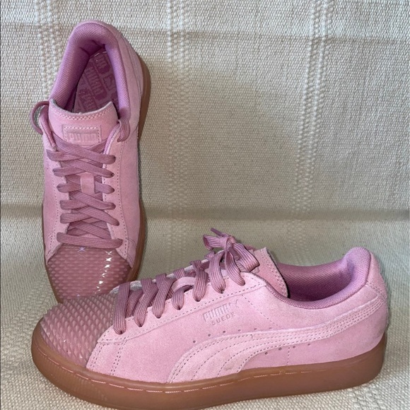 Puma Shoes - Puma pink suede spiked vamp shoe Sz7.5